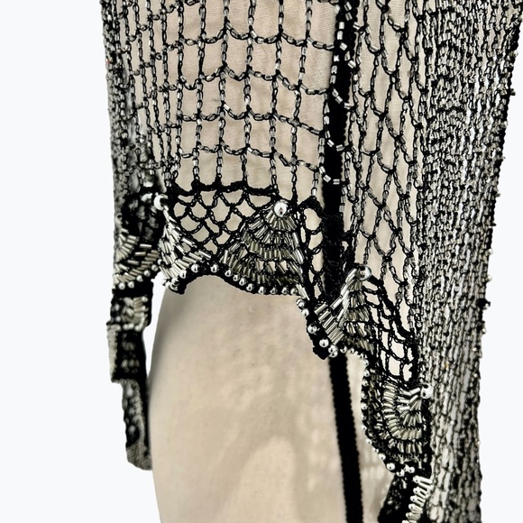 VINTAGE BLACK BEADED CROCHETED SHAWL WRAP W SILVER BEADS & SCALLOPED EDGES - Picture 6 of 16